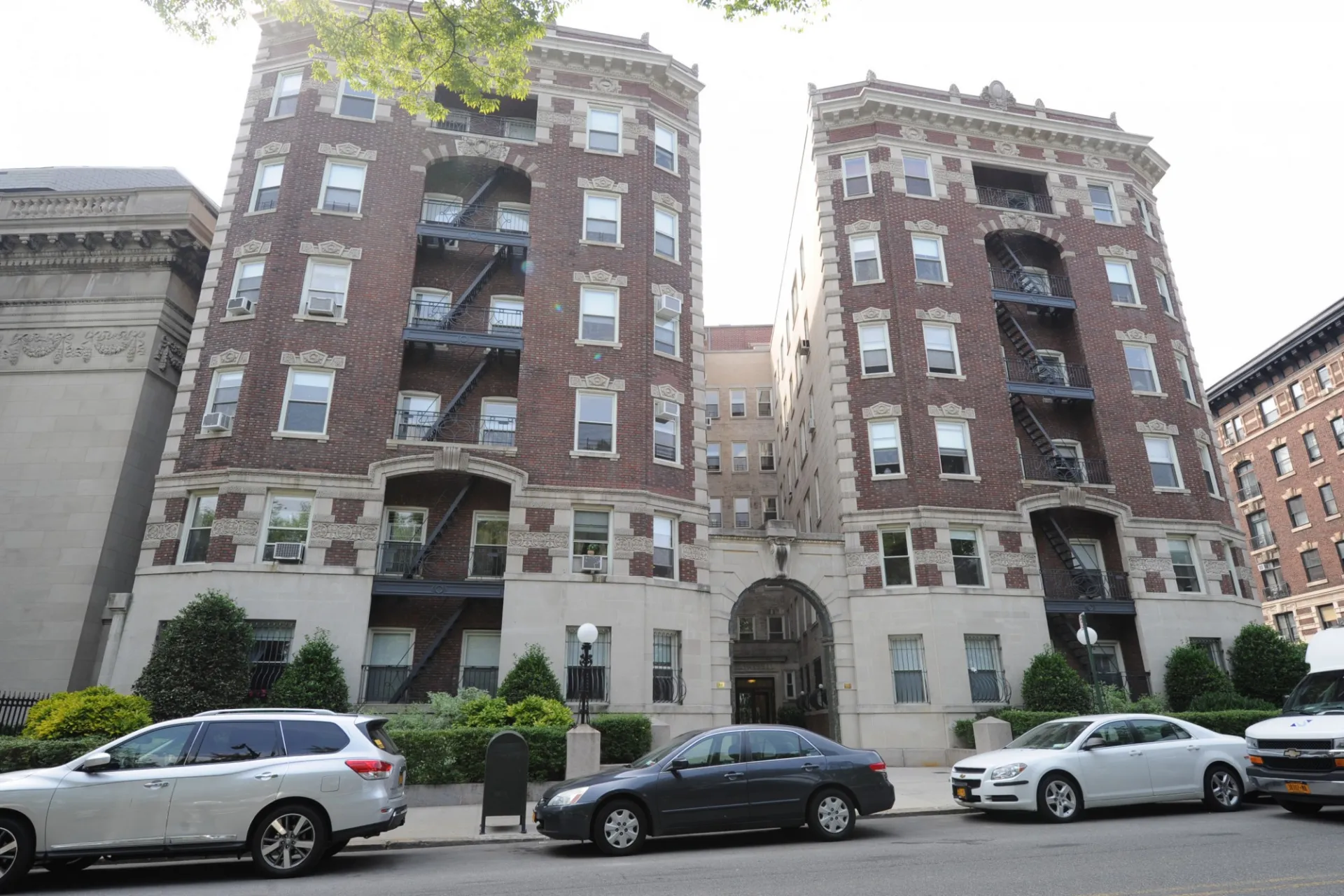 A view of a Columbia apartment building from across the street.